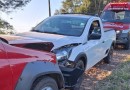 Colisão frontal entre carros mobiliza corpo de Bombeiros