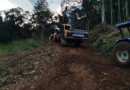 Homem fica ferido após capotar trator em Iraceminha
