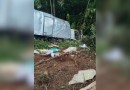 Caminhão sai da pista e cai em ribanceira na SC-305, deixando um ferido