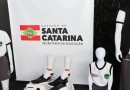 Santa Catarina vai distribuir uniformes escolares para todos os alunos da rede estadual em 2026