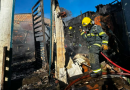 Incêndio destrói casa onde moravam três famílias