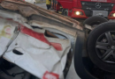Colisão entre carros termina com capotamento e vítimas presas às ferragens no Meio-Oeste de SC