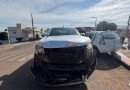 Colisão entre camionete e carro deixa mulher ferida