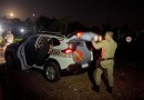 Com esposa na garupa, motociclista tenta fugir da PM mas acaba preso