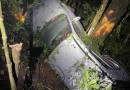 Mulher fica ferida após carro sair da pista e cair em ribanceira na SC-283