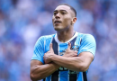 Carlos Vinicius descarta pré-contrato e mantém foco no Grêmio; Atlético-MG fez sondagem