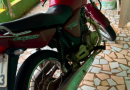 Motocicleta é furtada em plena luz do dia no estacionamento de estabelecimento comercial