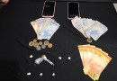 PM flagra tráfico de drogas em residência; três pessoas são presas