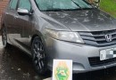Mulher de 67 anos é presa após PM encontrar carro furtado