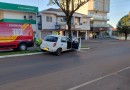 Idoso fica gravemente ferido em colisão com árvore no centro