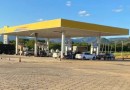 Pai esquece filhas de 6 e 10 anos em posto e viaja 40 km para buscá-las