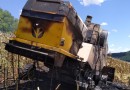 Colheitadeira é consumida por incêndio no Oeste