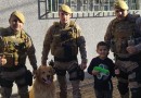 Policiais militares participam de festa de aniversário de menino fã da polícia
