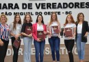 Vereadoras prestam homenagem a alunas selecionadas no concurso Power4girls