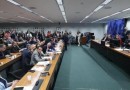 Comissão aprova texto-base do Orçamento de 2024 com corte de R$ 7 bilhões no PAC