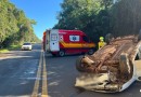 Carro capota na BR-282 e condutora fica ferida