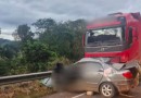 Gestante e bebê morrem após carro bater contra carreta em rodovia de SC
