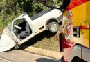 Após desviar de terneiro na pista, Saveiro colide em carreta e capota na BR 163