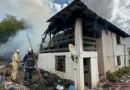 Casa fica totalmente destruída por incêndio