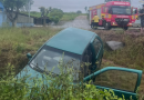 Idoso sofre fratura exposta após carro sair da pista