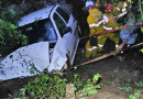 Motorista fica ferida após carro sair da pista e cair em ribanceira na BR-282