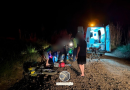 Casal sofre ferimentos graves em queda de moto no interior