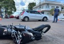 Colisão entre carro e moto deixa motociclista ferido e moradores solicitam melhorias no trânsito