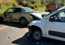 Colisão entre dois veículos deixa trânsito parcialmente interditado na PR 562