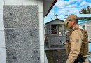 Criminosos invadem cemitério e furtam cerca de 100 peças de túmulos
