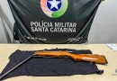 Homem tenta fugir de viatura e é detido com espingarda possivelmente adulterada