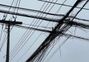 Após notificação do Procon, mais de três toneladas de fios inutilizados foram retirados de postes