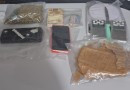 Três jovens são presos por tráfico de drogas e porte de munição