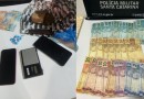 Mulher é flagrada com buchas de cocaína dentro de bolsa no Oeste