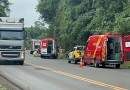 Rodado de caminhão se solta, atinge motocicleta e deixa pai e filho feridos na PR 423