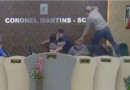 Câmara de Vereadores do Oeste vira 'ringue' em briga de vereadores