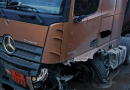 Colisão lateral entre caminhões-tanque mobiliza Bombeiros na BR-282