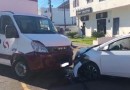 Condutor de automóvel sofre ferimentos em colisão com caminhão