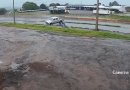Caminhonete capota várias vezes após aquaplanagem e por pouco não atinge ciclista na BR-163