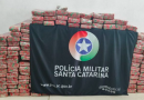 Polícia apreende carro de luxo e mais de 200 quilos de maconha em SC