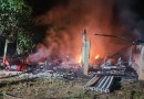 Incêndio destrói residência e carro no interior de Águas de Chapecó