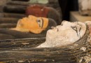 Egito anuncia descoberta de 250 sarcófagos e 150 estátuas de bronze de 2.500 anos atrás
