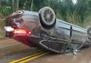 Veículo capota na BR-282