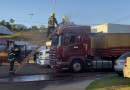 Bombeiros atendem ocorrência de incêndio em carreta na Aduana de Cargas