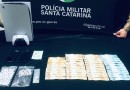 PM localiza ponto de tráfico de drogas após abordar usuários