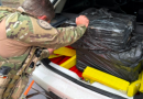 Polícia apreende 200 kg de drogas em carro que era transportado por guincho
