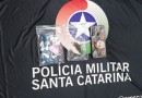 Mulher é presa e proprietária de boate conduzida para DP após ocorrência de tráfico de drogas