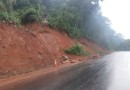 Queda de barreira interdita parcialmente SC-155 em Xanxerê