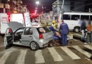 Colisão entre carro e micro-ônibus deixa feridos no Centro