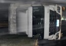 Caminhão tomba com a força do vento na Serra catarinense