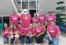 Papai Noel chega na Unetri e distribui camisetas da campanha do vestibular 2025